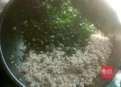 Illustration of how to make pumpkin, leek and tofu vegetarian dumplings 1