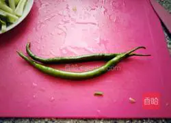 Illustration of how to make dried celery and tofu 4