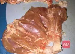 Illustration of how to make chicken leg vegetable rolls 4