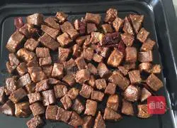 Illustration of how to make beef cubes 12