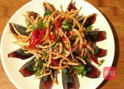 Illustration of making rice dumplings with preserved egg 5