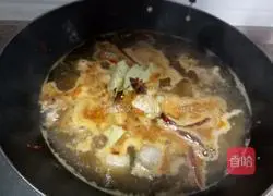 Illustration of how to cook mutton in clay pot 8