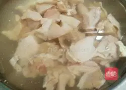 Illustration of home-style braised chicken legs with potatoes 1