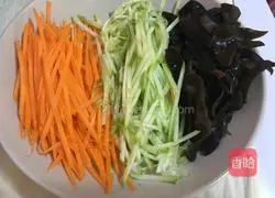 Illustration of how to make cold shredded chicken 4