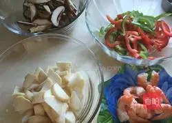 Illustration of how to make sea and land lace pizza 2