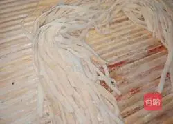 Illustration of how to make cold noodles with fruit and vegetable kimchi 11