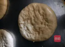 Illustration of how to make small pizza 3