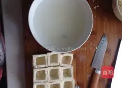 Illustration of how to make tomato sauce, kimchi and tofu stuffing 1