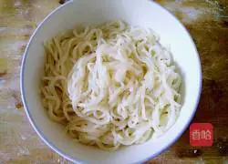 Illustration of how to make scallion noodles 4