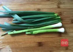 Illustration of how to make stir-fried meat with spring bamboo shoots 5