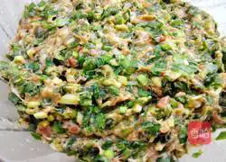 Illustration of how to make pork and leek dumplings 6