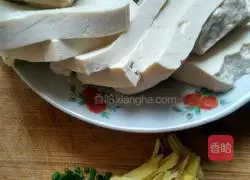 Illustration of how to make Wangya Fish, Wolfberry and Tofu Soup 2