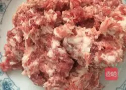 Illustration of how to make kimchi and meat with random knives 1