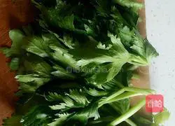 Illustration of how to make celery leaf wheat rice 1