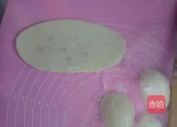 Illustration of how to make meat floss rolls 9