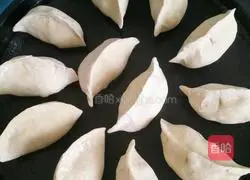 Illustration of how to make fried leek and tofu buns 15