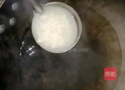 Illustration of how to make brown sugar and egg fermented glutinous rice 2