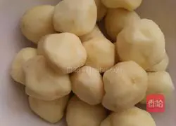 Illustration of braised chicken with small potatoes 1