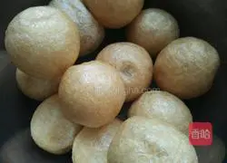 Illustration of braised oil-stuffed pork with gluten 1