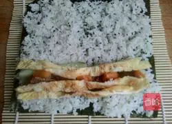 Illustration of how to make tuna sushi 5