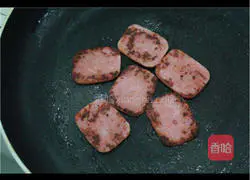 Illustration of how to make bread slice pizza 3