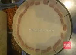 Illustration of how to make lace sausage pizza 2