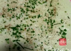 Illustration of how to make scallion oil layer cake 2