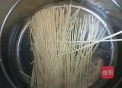 Illustration 7 of how to make braised noodles with sour beans and minced meat