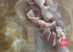 Illustration of how to make pickled cabbage, mutton and vermicelli soup 7