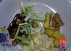 Illustration of how to make spicy cumin oil 2