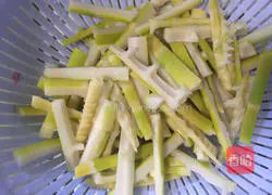 Illustration of braised spring bamboo shoots with scallion oil 2