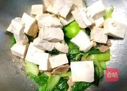 Illustration of how to make stir-fried pork with rapeseed and tofu 8