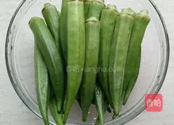 Illustration of how to make vinegar-based pork slices and okra 1
