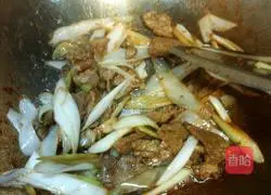 The onions are fried Meat cooking illustration 5