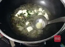 Illustration of how to make pickle and tofu soup 6