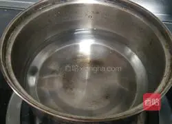 Illustration of how to make tuna, seaweed and egg drop soup 1