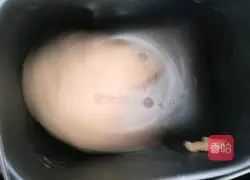 Illustration of how to make sweet bean, seaweed and meat floss bread 1