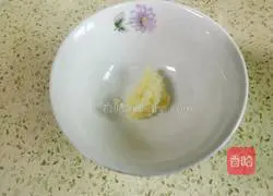 Illustration of how to make homemade prawn pizza 1