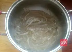 Illustration of how to make beef vermicelli pot 1