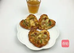 Illustration of homemade mini love pizza 12