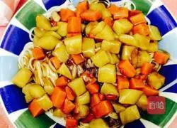 Illustration of how to make braised noodles with potatoes and carrots 8