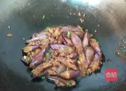 Illustration of how to make eggplant with minced meat and sauce 9