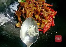 Illustration of how to make spicy beef intestines 15