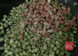 Illustration of how to make bacon fried rice 5