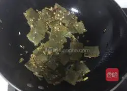 Illustration of how to make double pepper stir-fried stew 6