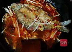 Illustration of how to make spicy fish with winter bamboo shoots 5