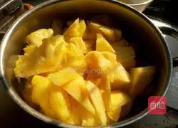 Illustration of how to make homemade pineapple cake 1