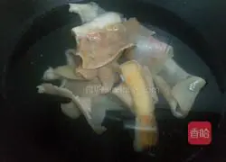 Illustration of how to make pickled pepper pig skin 2