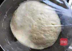 Illustration of how to make sausage and shrimp pizza 6