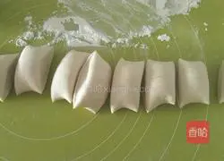 Illustration of making sauced beef buns 13